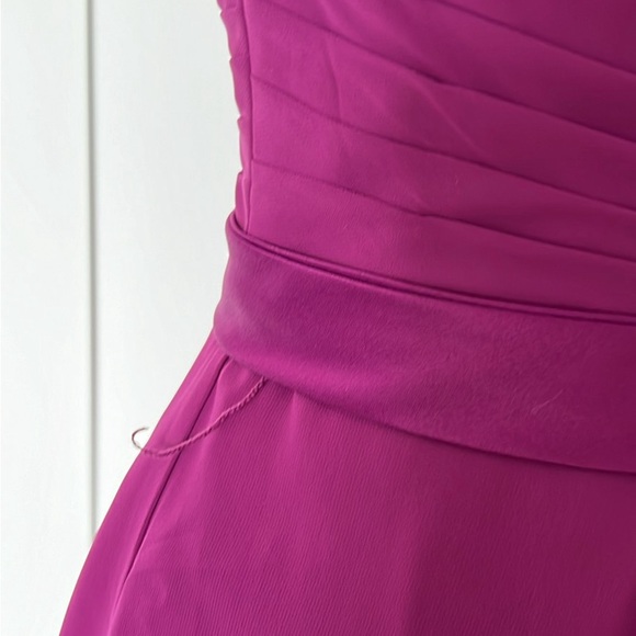 Beautiful flowy prom dress - Picture 5 of 6